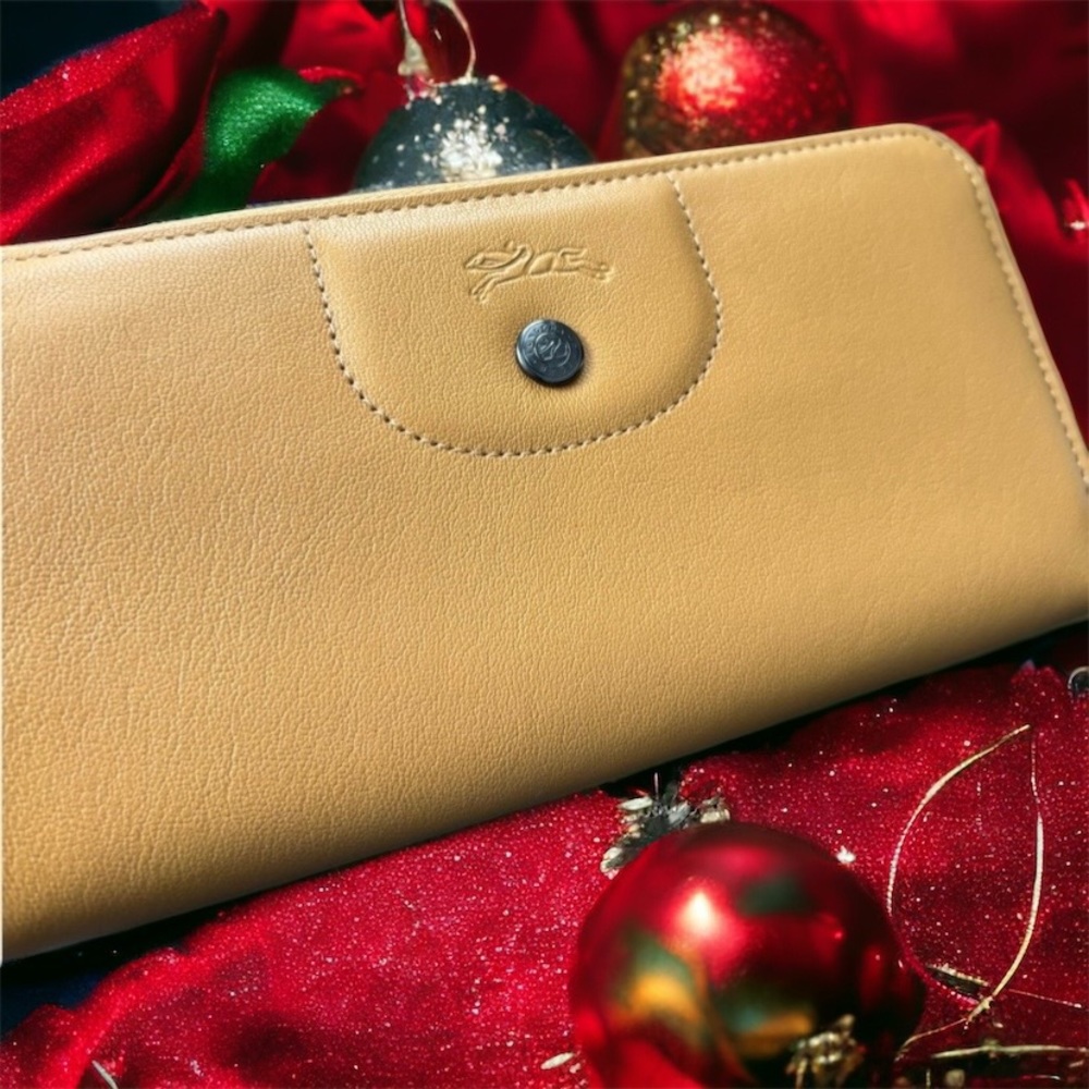 🔴🔴NWOT Longchamp Leather Long Wallet